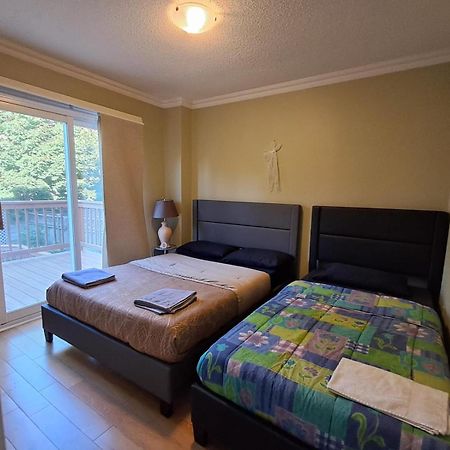 Room With Private Patio Next To Toronto Airport Mississauga Eksteriør bilde