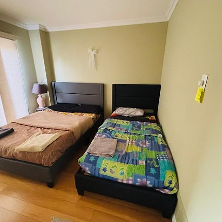 Room With Private Patio Next To Toronto Airport Mississauga Eksteriør bilde