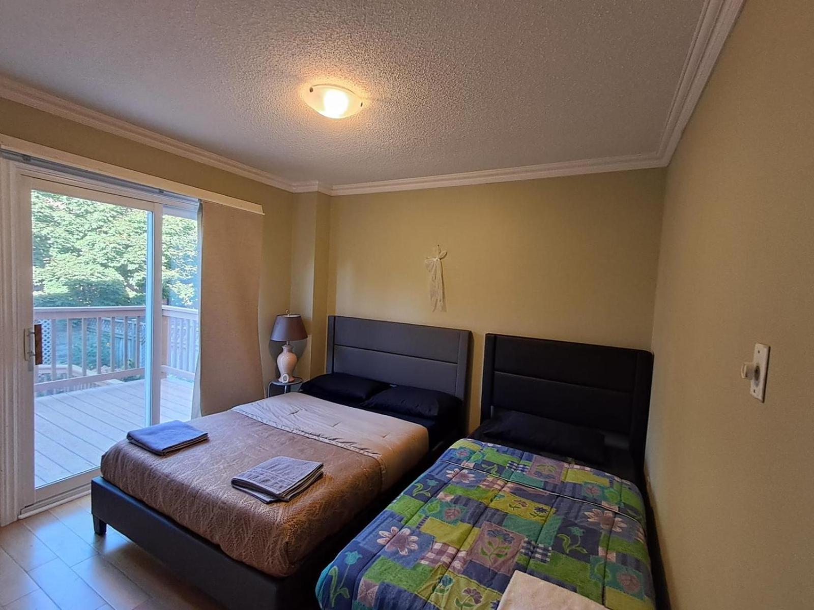 Room With Private Patio Next To Toronto Airport Mississauga Eksteriør bilde