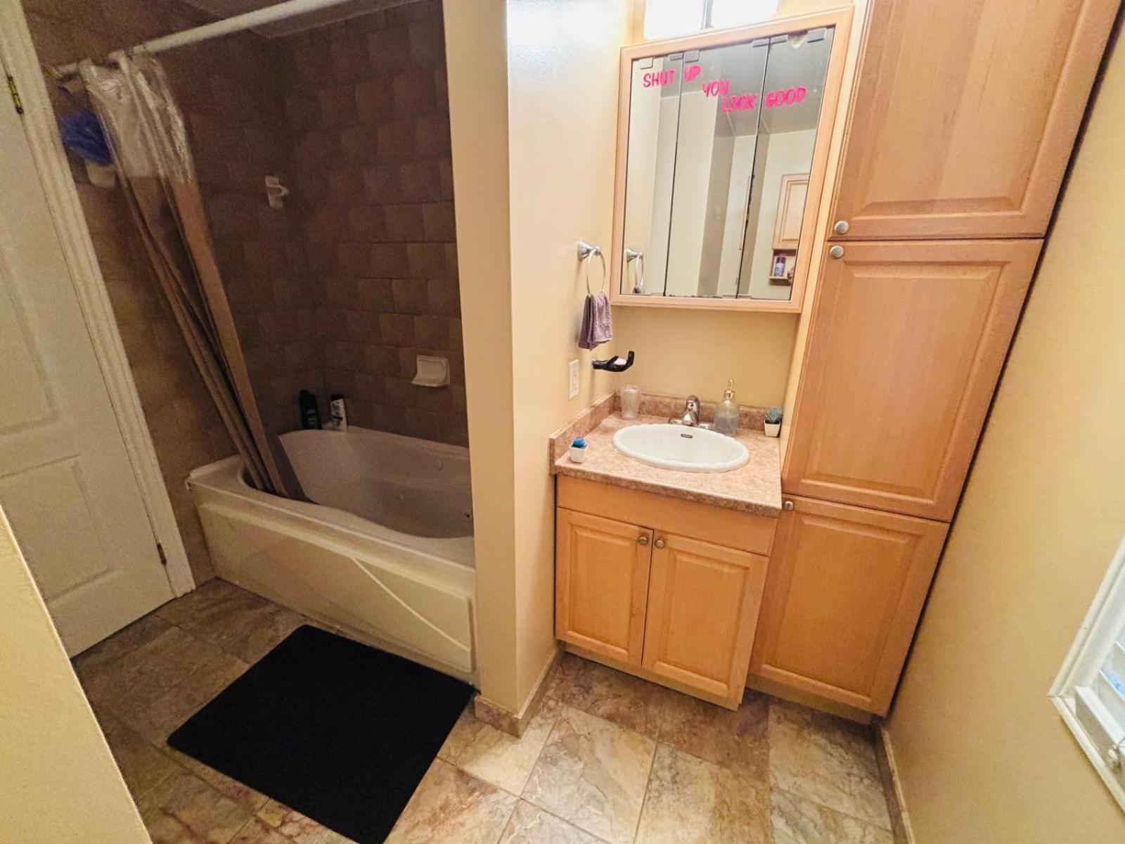 Room With Private Patio Next To Toronto Airport Mississauga Eksteriør bilde