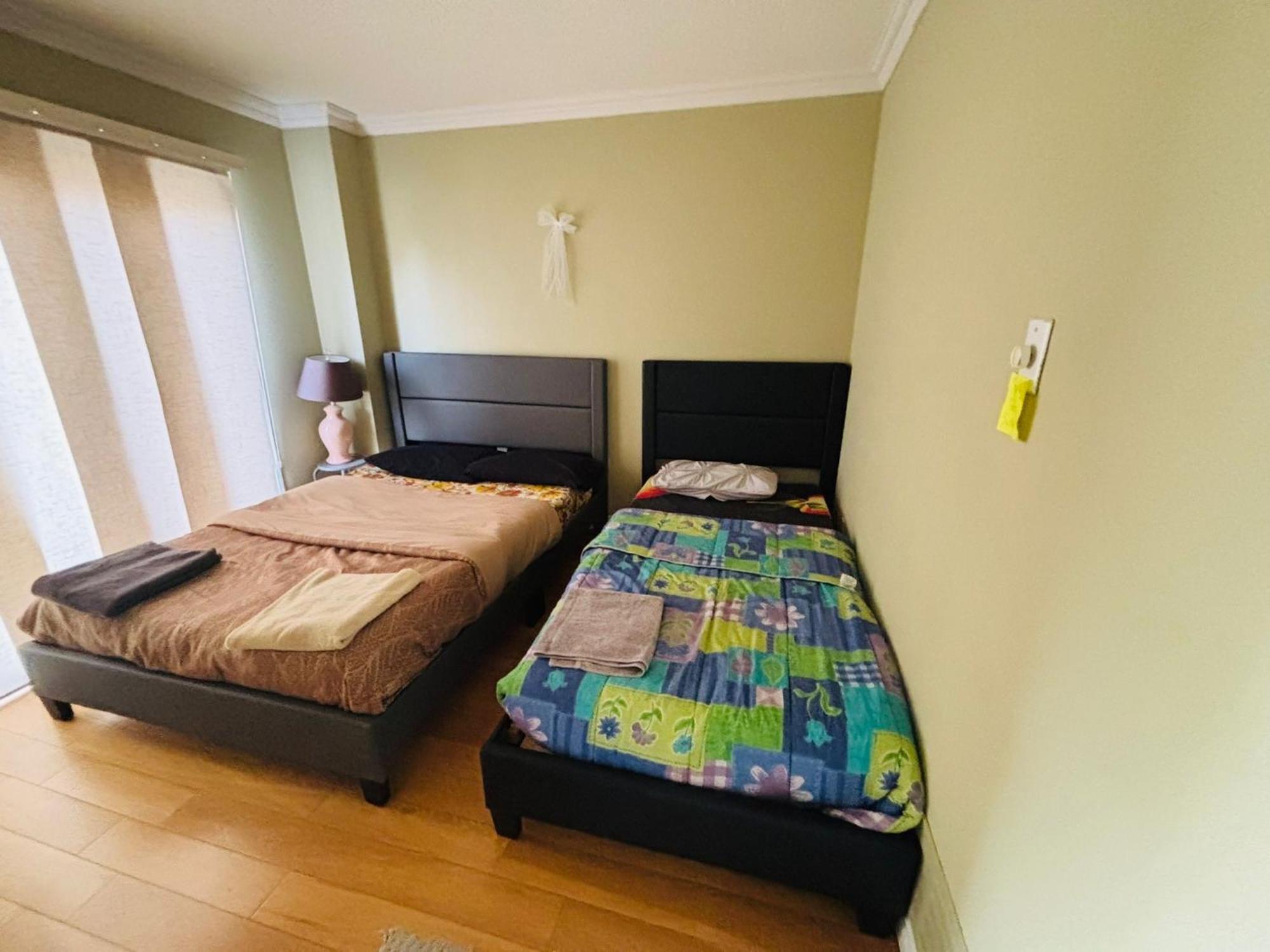 Room With Private Patio Next To Toronto Airport Mississauga Eksteriør bilde
